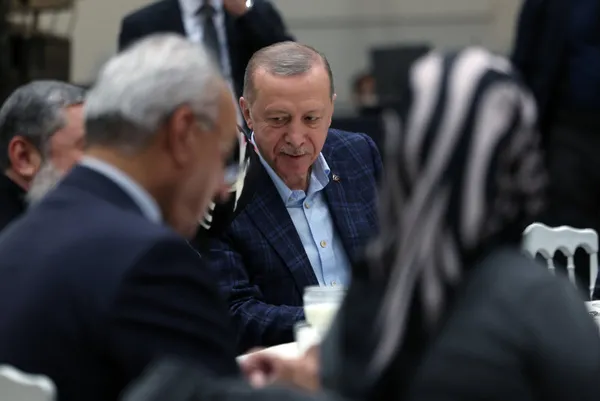 son-dakika-kocaelide-depremzedelerle-iftar-baskan-recep-tayyip-erdogan-masa-oyle-bir-dagilacak-ki-kimse-kalmay-1681583257167.jpg Son dakika: Kocaeli'de depremzedelerle iftar! Başkan Recep Tayyip Erdoğan: Masa öyle bir dağılacak ki, kimse kalmayacak-3