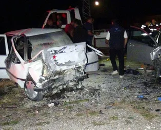 Nevşehirde otomobiller kafa kafaya çarpıştı: 3 ölü, 2 yaralı