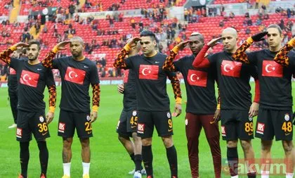 Galatasaray - Gençlerbirliği maçında duygu dolu anlar! İdlib şehitlerimizin isimleri tek tek okundu