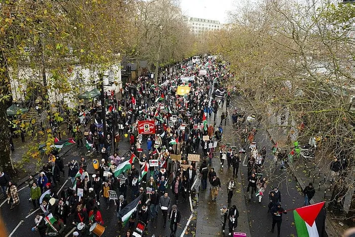 londrada-filistin-icin-insan-seli-ateskes-oylamasina-veto-veren-abd-ve-cekimser-oy-kullanan-ingiltereye-tepki-1702142174740.jpeg Londra'da Filistin için insan seli! ABD ve İngiltere'ye BMGK tepkisi: Sizden utanç duyuyoruz-3