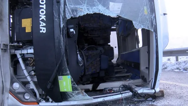 son-dakika-istanbul-havalimaninda-gorevli-polisleri-tasiyan-minibus-catalcada-devrildi-2si-agir-10-polis-yaral-1643524836429.jpg SON DAKİKA: İstanbul Havalimanı'nda görevli polisleri taşıyan minibüs Çatalca'da devrildi! İstanbul Valisi'nden son dakika açıklaması-3