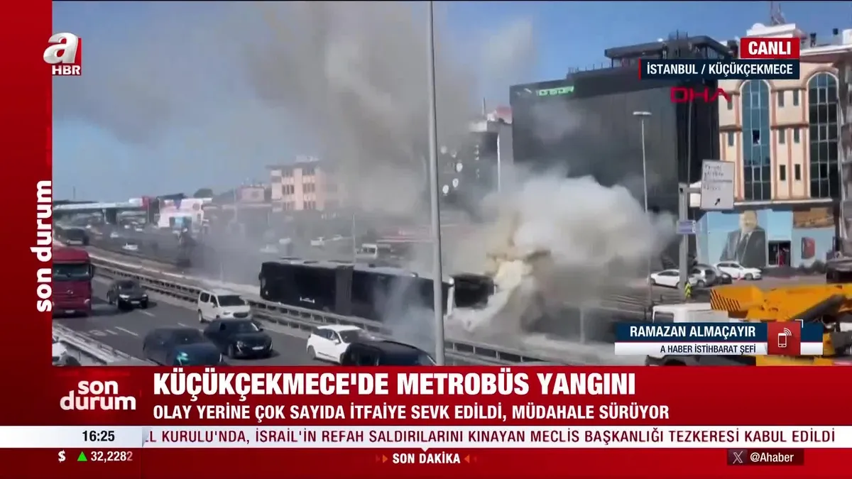 Küçükçekmece Beşyol'da metrobüs yangını!