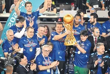 Basketbol Süper Ligi final serisinde Pınar Karşıyaka’yı deplasmanda 83-74 Anadolu Efes şampiyon oldu