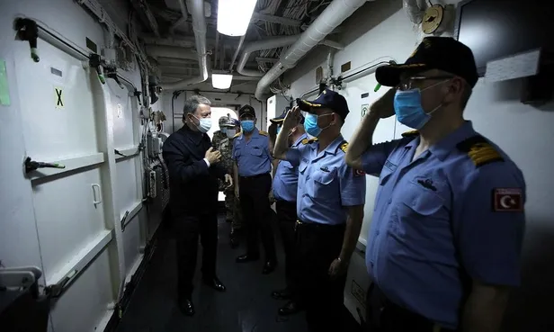 Son dakika: Bakan Akar, Libya'da Mehmetçik'le bir araya geldi! Dünyaya net mesaj: Vazgeçmemiz söz konusu değil-2