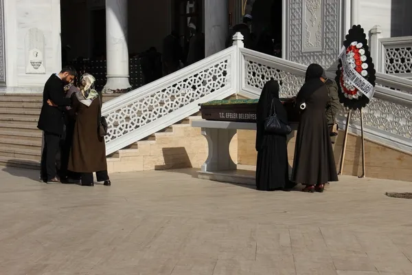 hamak-ipiyle-bogulan-hafiz-abdulhamitin-cenaze-namazini-din-hocasi-babasi-kildirdi-1616086804344.jpg Hamak ipiyle boğulan hafız Abdülhamit'in cenaze namazını, Din hocası babası kıldırdı-2