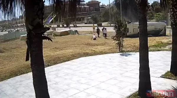 Antalya'da feci kaza: Otel servisi otomobille çarpışarak devrildi - 14