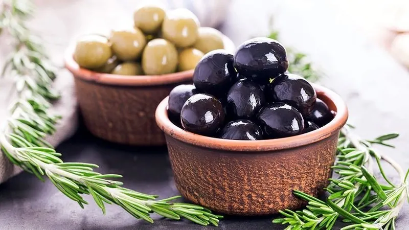 gece-uyumadan-2-3-adet-zeytin-yemek-bakin-ne-ise-yariyor-bu-derdin-dermani-zeytinde-1717442119451.jpg Bu derdin dermanı zeytinde! Gece uyumadan 2-3 adet zeytin yemek bakın ne işe yarıyor!-4