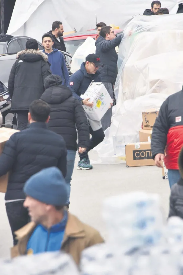 canla-basla-calistilar-1675981433511.jpeg Ünlü isimler deprem bölgesine destek için canla başla çalıştı! Demet Özdemir, Oğuzhan Koç, Murat Boz, Mustafa Sandal... - 6