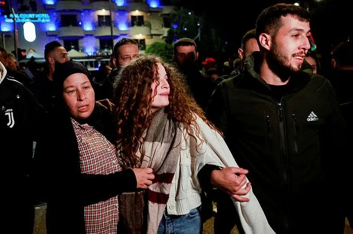 1701314582267.jpeg İsrail ile Hamas arasındaki 6'ncı esir takası tamamlandı! Serbest bırakılanlar arasında Filistin'in cesur kızı Ahed Tamimi de var-3