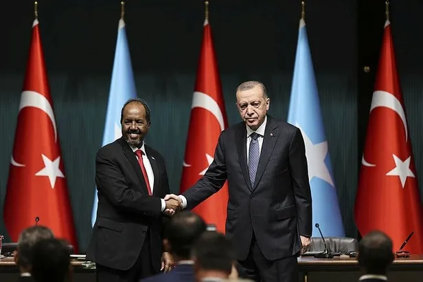 baskan-recep-tayyip-erdogan-somali-cumhurbaskani-hasan-seyh-mahmud-ile-bir-araya-geldi-1657139388508.jpeg Başkan Recep Tayyip Erdoğan, Somali Cumhurbaşkanı Hasan Şeyh Mahmud ile bir araya geldi-4