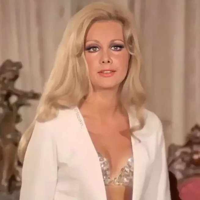 Oğlu İlker İnanoğlu’nu herkes biliyordu! Yeşilçam yıldızı Filiz Akın’ın yeğeni de çok ünlü çıktı! - 15