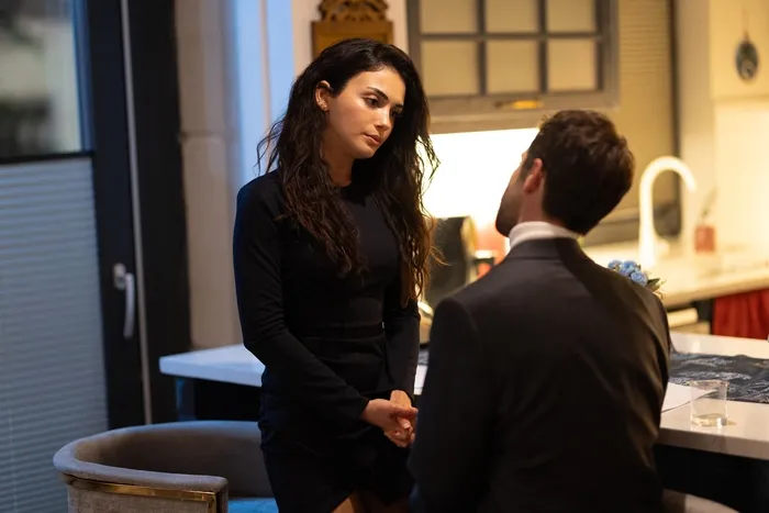 safir-16-bolum-nefes-kesecek-kavusmanin-onunde-yeni-bir-engel-var-1702643340375.jpg Safir 16. bölüm nefes kesecek: Kavuşmanın önünde yeni bir engel var!-3