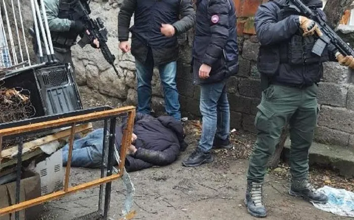 emniyet-gucleri-goz-actirmiyor-interpol-tarafindan-kirmizi-bultenle-araniyordu-deasli-supheli-eskisehirde-yaka-1705589798237.jpeg Emniyet güçleri göz açtırmıyor! Interpol tarafından kırmızı bültenle aranıyordu: DEAŞ'lı terörist Eskişehir'de yakalandı-2