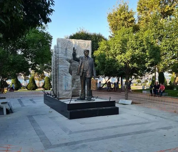 CHP'li İBB Başkanı Ekrem İmamoğlu durdurdu, bakanlıklar yapıyor-6