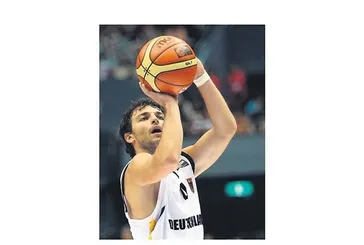 Türk asıllı eski milli basketbolcusu Mithat Demirel hırsızlık şoku