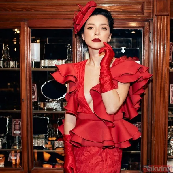 Merve Boluğur kırmızılar içinde paylaştı! Derin göğüs dekoltesiyle boy gösterdi sosyal medyayı yaktı kavurdu - 5