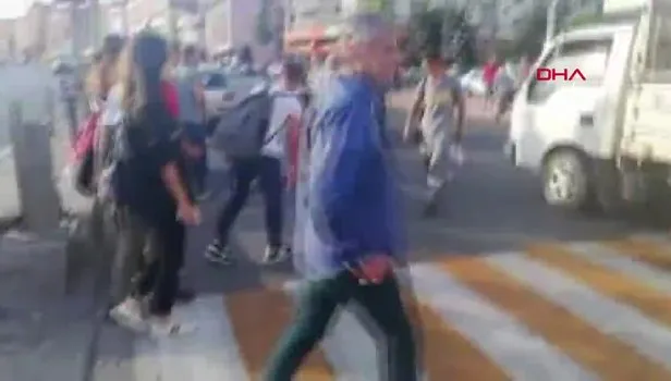 Çarptığı kadının başından ayrılmadı