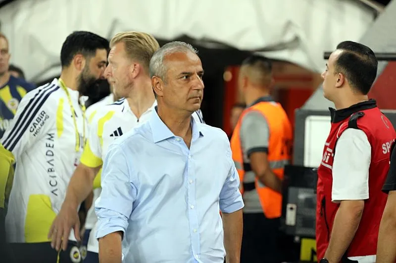 fenerbahcede-ismail-kartaldan-kerem-ve-lukaku-karari-fenerbahcede-ismail-kartaldan-radikal-kararlar-yildiz-ism-1789714357654.jpeg Fenerbahçe'de İsmail Kartal'dan radikal kararlar: Yıldız isme kesik! Sistem değişiyor-3