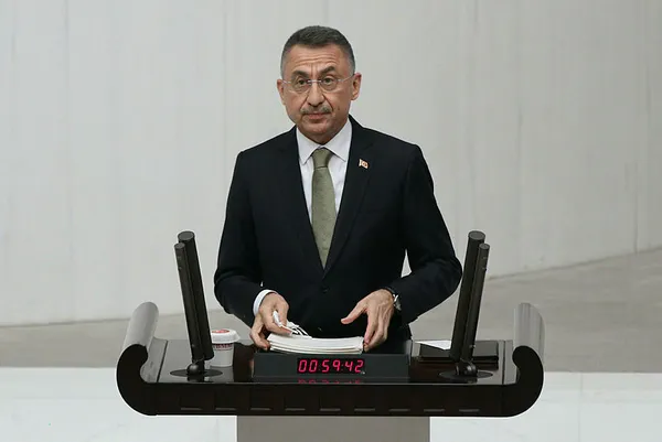 son-dakika-cumhurbaskani-yardimcisi-fuat-oktay-milli-siber-guvenlik-zirvesinde-konusma-yaparken-fenalasti-1608543722819.jpg SON DAKİKA: Cumhurbaşkanı Yardımcısı Fuat Oktay Milli Siber Güvenlik Zirvesi'nde konuşma yaparken fenalaştı-4