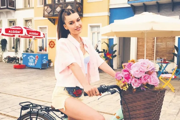 bir-teselli-ver-1679772325577.jpeg Çağatay Ulusoy ve Afra Saraçoğlu sevgili mi? Magazin gündemini sallayan iddia-3