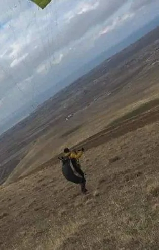 Van Gölü'ne düşen yamaç paraşütçüsü hayatını kaybetti