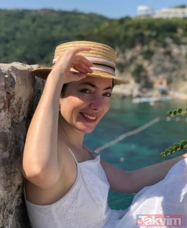 Gülşah Saraçoğlu sütyenli pozundan sonra bu kez de bornozlu 'hazırım' Eski haliyle olay yaratan Gülşah Saraçoğlu... - 14