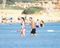 Aşk Çeşme’de yaşanıyor: Rıza Kocaoğlu ve Deniz Işın tatil sezonunu açtı! Samimi halleri gözlerden kaçmadı...