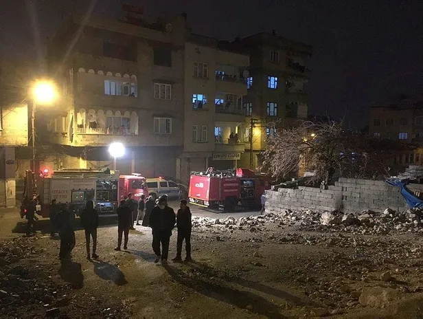 gaziantepte-savcili-mahallesinde-metruk-bina-coktu-1610901009232.jpeg Gaziantep'te Savcılı Mahallesi'nde metruk bina çöktü!-2