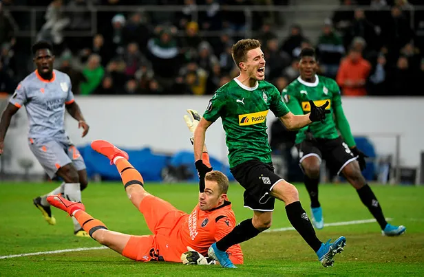 Başakşehir Bundesliga lideri Mönchengladbach'ı yendi, Avrupa Ligi’nde son 32 turuna yükseldi-1