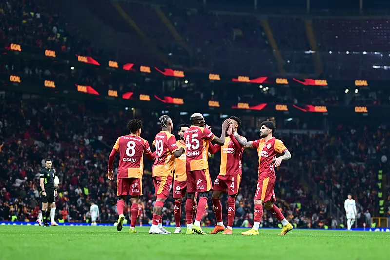 Spor yazarları Galatasaray - Alanyaspor maçını değerlendirdi! "Doğuştan Galatasaraylı" - 16