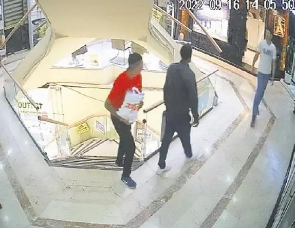 Konya'da pes dedirten olay: Mahkeme, PKK menşeili 25 kilogram eroini delil saymadı! Şebeke üyeleri serbest bırakıldı-1