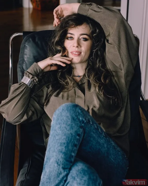 4 aylık hamile olan Demet Evgar siyah mayosuyla paylaştı! Göğüs dekolteli pozuna Burcu Biricik kayıtsız kalmadı! “Leoparım benim” - 10