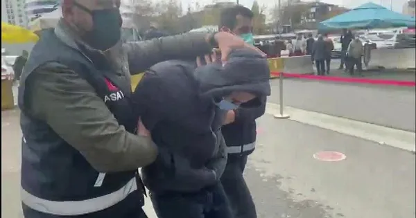 kadikoy-tavsantepe-metrosunda-elindeki-bicakla-teror-estiren-emrah-yilmazin-babasi-ziya-yilmaz-vicdan-azabindan-ben-de-gidecektim-1638107272846.jpg Kadıköy-Tavşantepe metrosunda elindeki bıçakla terör estiren Emrah Yılmaz'ın babası Ziya Yılmaz: Vicdan azabından ben de gidecektim-2