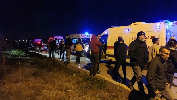 denizlide-feci-kaza-tir-ile-servis-minibusu-carpisti-olu-ve-yaralilar-var-1672072502263.jpeg Denizli'de feci kaza! Tır ile servis minibüsü çarpıştı: Ölü ve yaralılar var-1