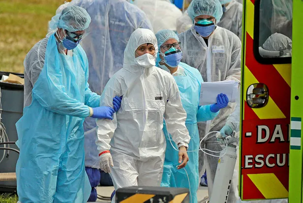 Koronavirüsle mücadele eden İngiliz doktor 4 gününü anlattı!-8