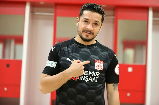 Sivasspor, Ahmet Oğuz'u transfer etti
