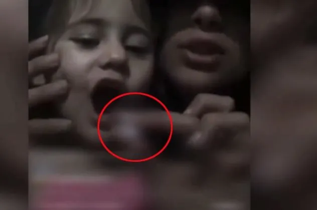 Betül Aşçı isimli kadına tepki yağıyor! 3 yaşındaki kuzenine Instagram canlı yayınında sigara içirmişti