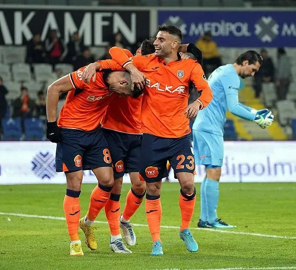 basaksehir-2-0-antalyaspor-mac-sonucu-1672165256611.jpeg Başakşehir 2-0 Antalyaspor | MAÇ SONUCU-4