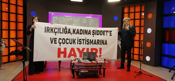trabzonda-yerel-kanalda-kades-uygulamasi-test-edilince-polisler-3-dakikada-studyoya-geldi-1608712841259.jpg Trabzon'da yerel kanalda KADES uygulaması test edilince polisler 3 dakikada stüdyoya geldi-11