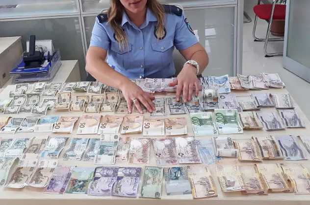 Pendik'te yakalanan dilencinin üzerinden çıkanlar şok etti