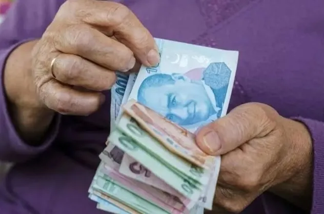 EYT’liye çifte kazanç! Tazminata taksit mümkün mü? EYT ile emekli olanlar tekrar çalışabilecek mi? EYT’linin emekli maaşı nasıl hesaplanır?