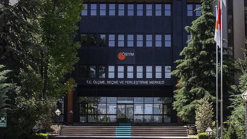 2025-sinav-gorevlisi-ucretleri-belli-oldu-lgs-yks-kpss-gozetmen-maaslari-ne-kadar-1751908410470.jpg 2025 sınav görevlisi ücretleri belli oldu: LGS, YKS, KPSS gözetmen maaşları ne kadar?-2