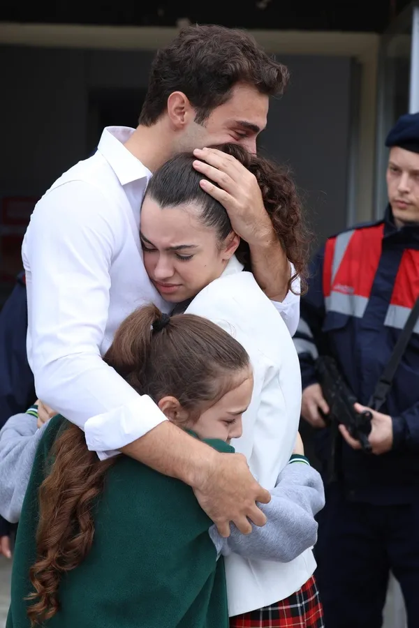 kardeslerim-104-bolum-nefes-kesti-asiye-tutuklandi-islahevine-gonderildi-1699781270498.jpg Kardeşlerim 104. bölüm nefes kesti: Asiye tutuklandı, ıslahevine gönderildi!-5