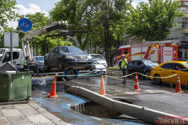 SON DAKİKA: Başkent Ankara'da sağanak yağış sonrası yol çöktü - 7
