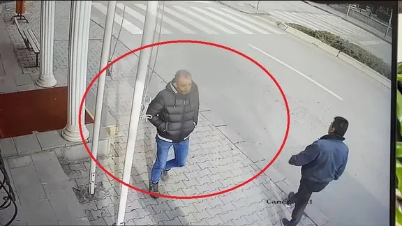 15 yaşındaki kıza bıçaklı saldırı kamerada!