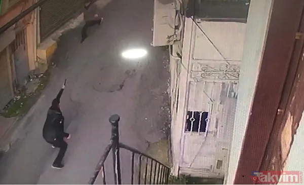 Beyoğlu'nda inanılmaz görüntüler... Sevgilisinin boğazına bıçak dayayan adamı silahla vurdu - 1