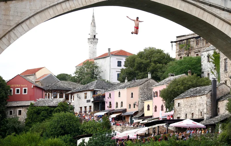  Bosna Hersek'teki Mostar Köprüsü'nde nefes kesen anlar!  - 9