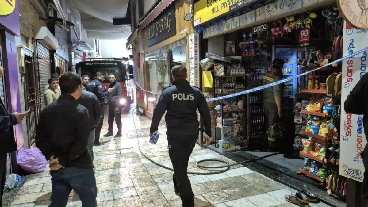 Bodrum'da cinnet anları: Gözü dönen adam kardeşinin bulunduğu marketi ateşe verdi! Ölü ve yaralı var