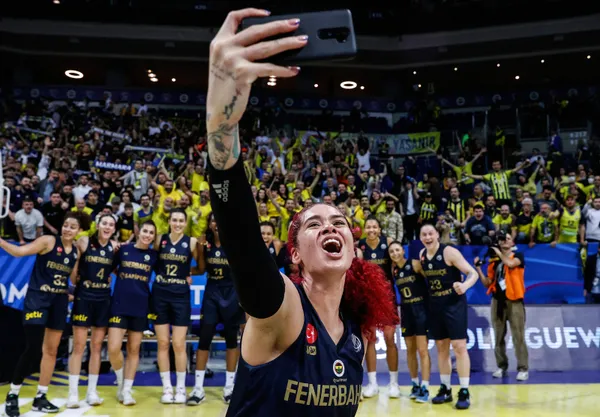 son-dakika-fenerbahce-safiport-fiba-kadinlar-avrupa-ligi-dortlu-finalinde-finale-yukseldi-1649449790622.jpg SON DAKİKA: Fenerbahçe Safiport FIBA Kadınlar Avrupa Ligi Dörtlü Finali'nde finale yükseldi-3