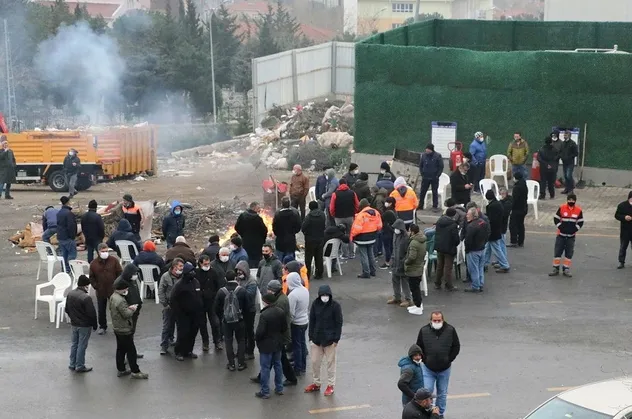 CHP'li Maltepe Belediyesi'ndeki işçilerin grevi devam ediyor! Sokaklar çöp dağlarına teslim